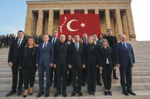 Ün, Özel ve 13 vekille Anıtkabir’de