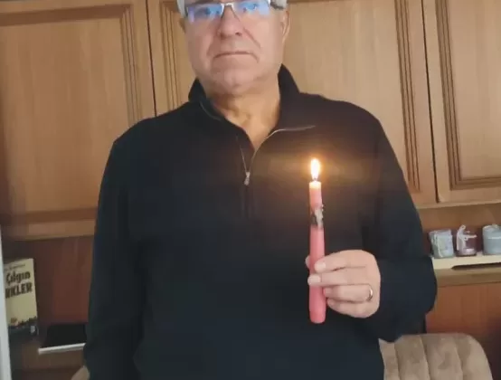 ‘Adaleti mumla arıyoruz’