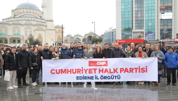 CHP’liler Esenyurt’ta Demokrasi Nöbeti’nde