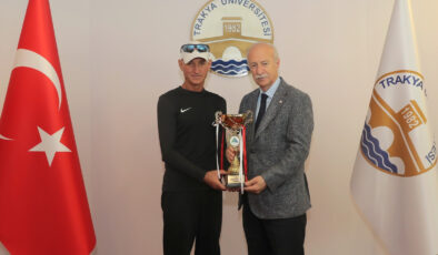Hatipler’den başarılı atlete kutlama