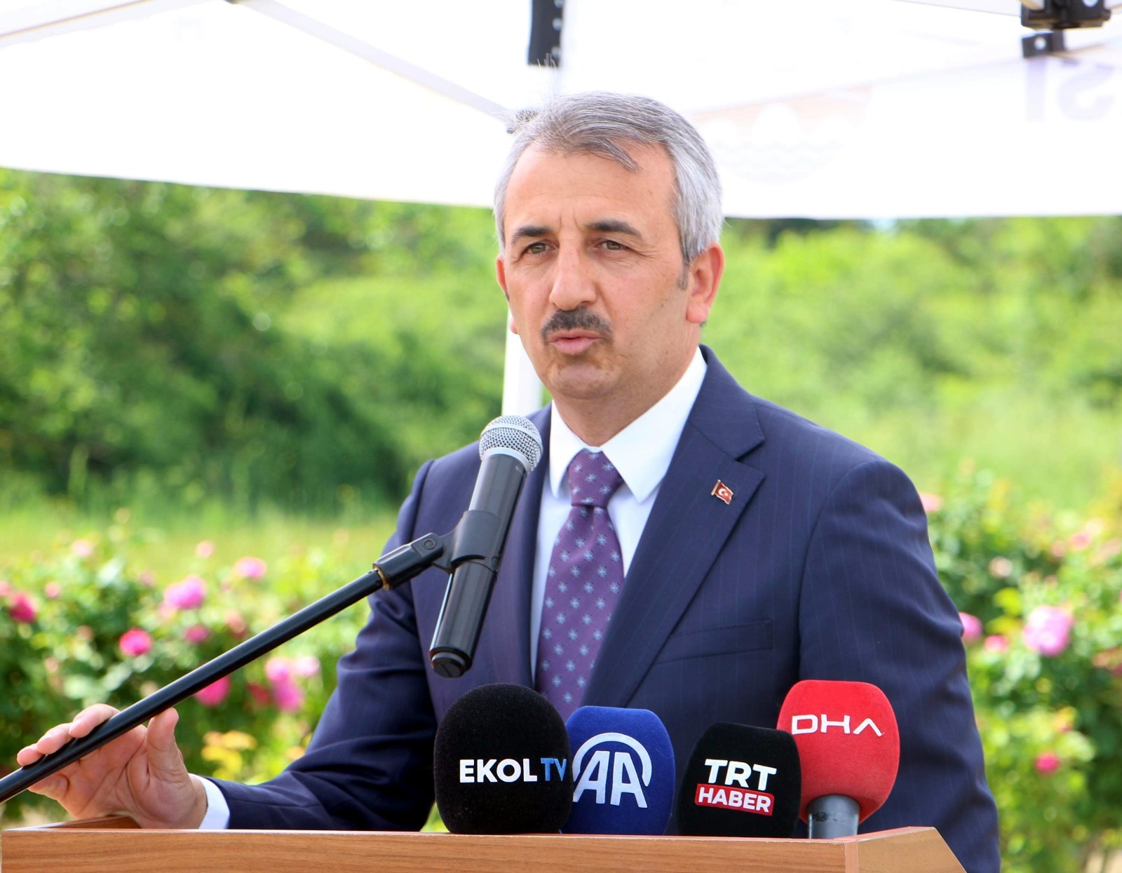 Geçerli görselin alternatif metni yok. Dosya adı: vali-1.jpg