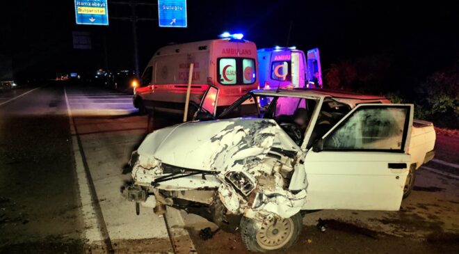 Otomobil beton mikserine çarptı: 2 yaralı!