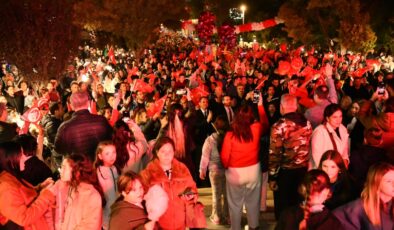 Keşan’da 29 Ekim coşkusu fener alayı ile taçlandı