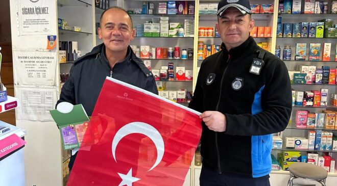 Belediyeden Türk bayrağı