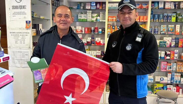 Belediyeden Türk bayrağı