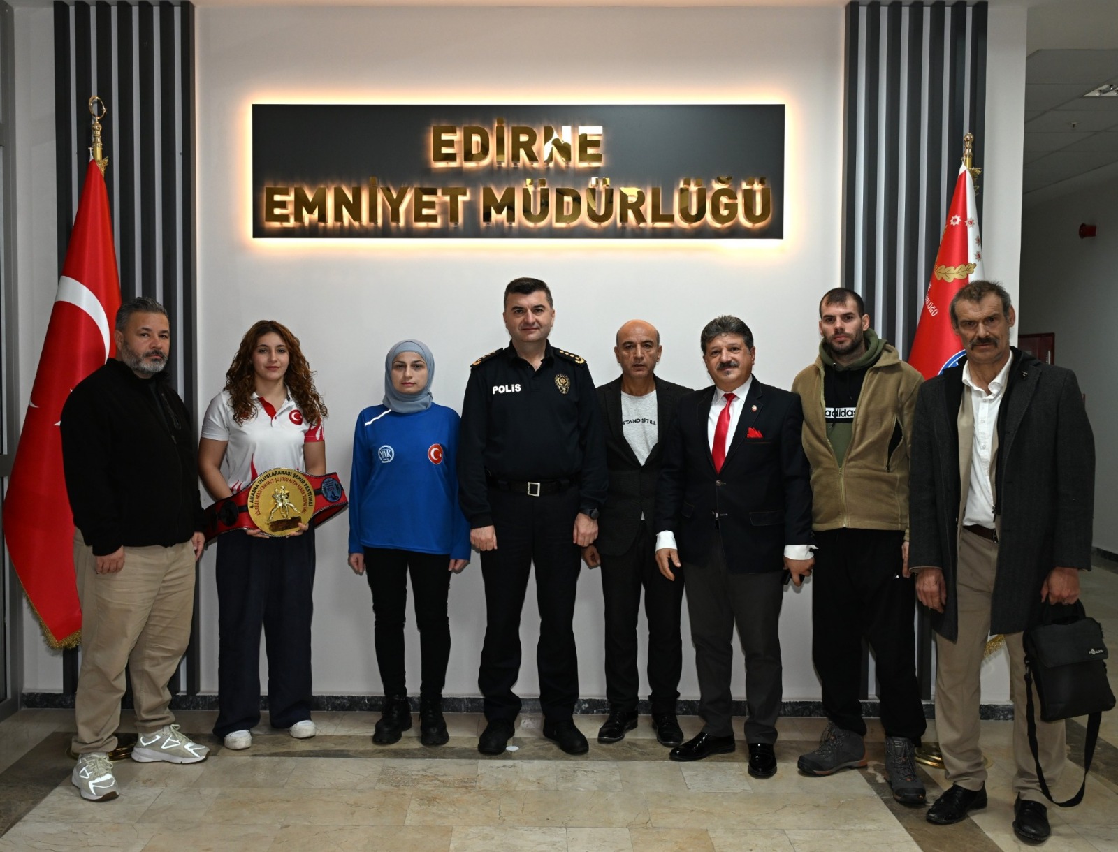 Geçerli görselin alternatif metni yok. Dosya adı: yesevi-emniyet.jpg