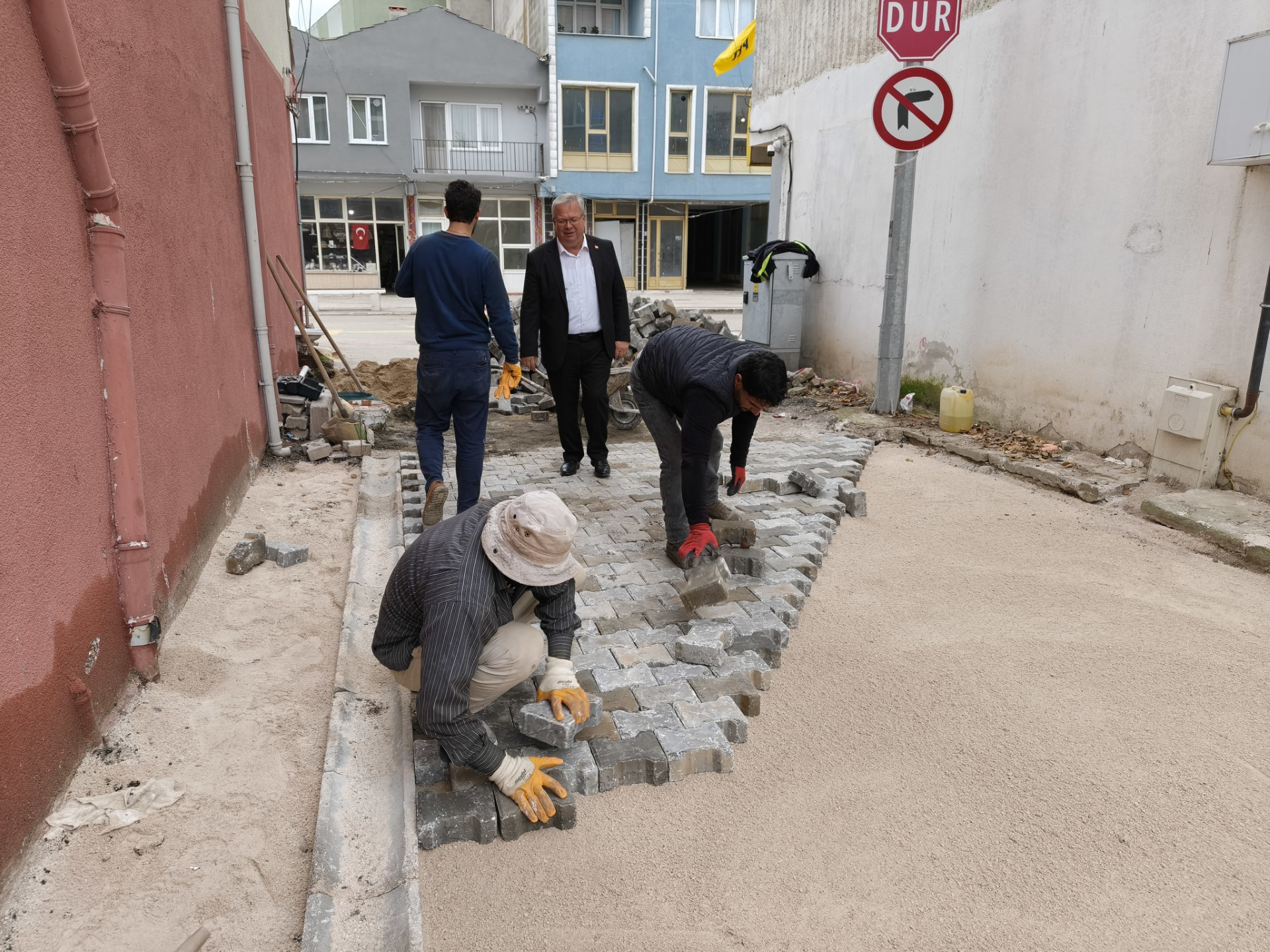 Geçerli görselin alternatif metni yok. Dosya adı: suloglu-parke.png