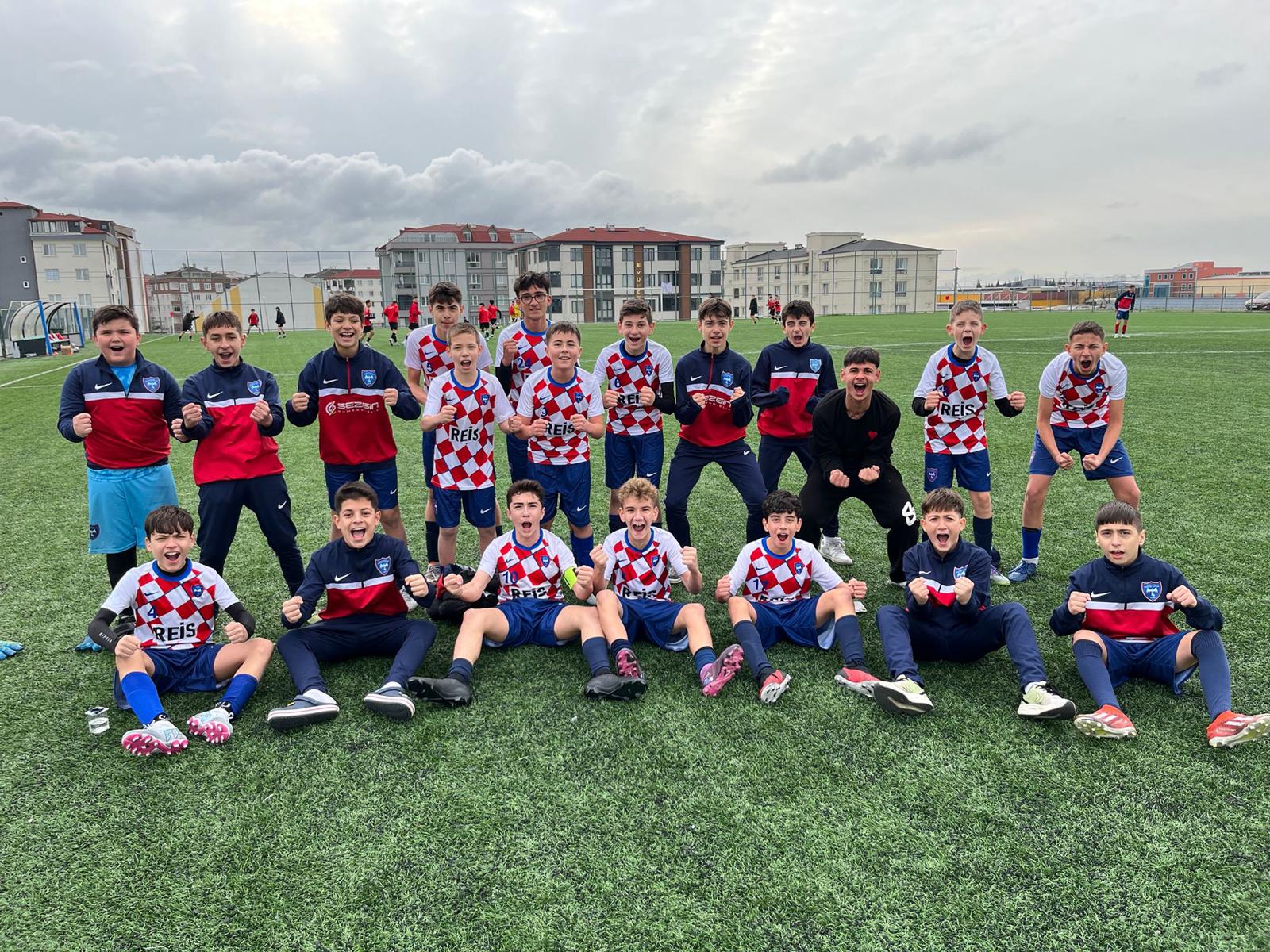 Geçerli görselin alternatif metni yok. Dosya adı: Edirne-Birlik-Spor-U14.jpg