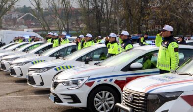 Emniyet ve jandarmaya 82 araç!