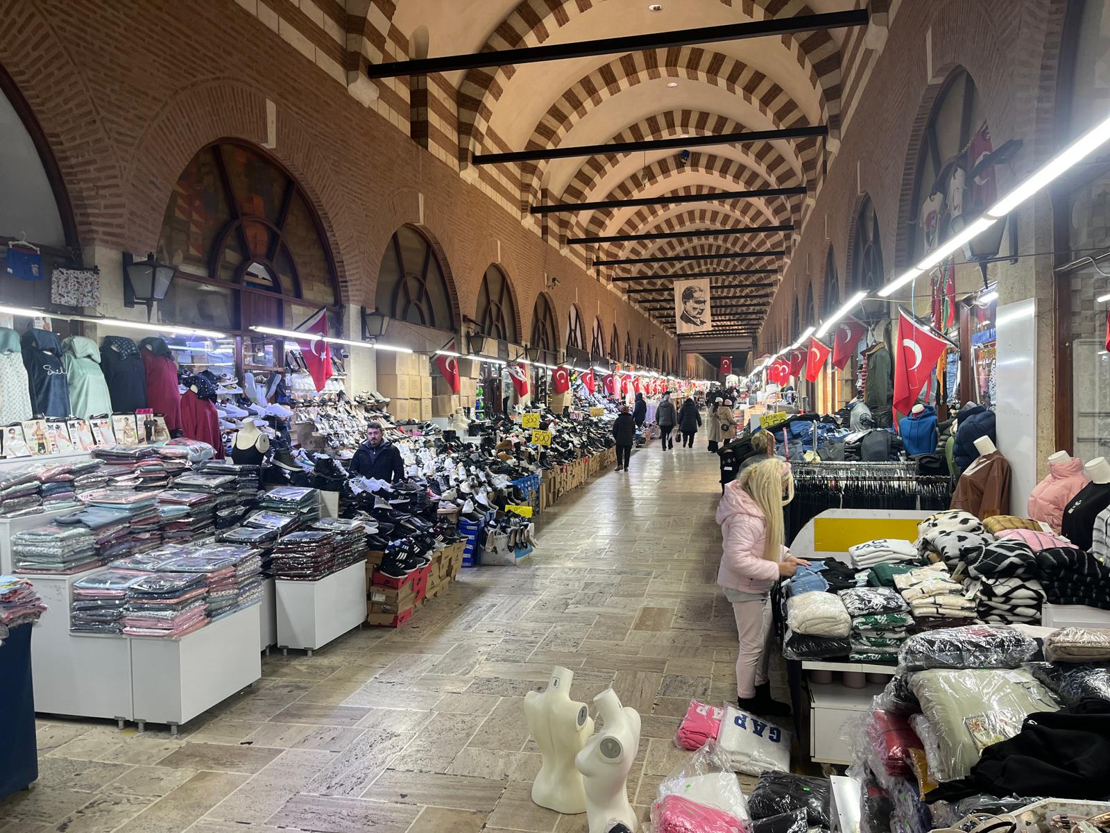 Geçerli görselin alternatif metni yok. Dosya adı: alipasa.jpg