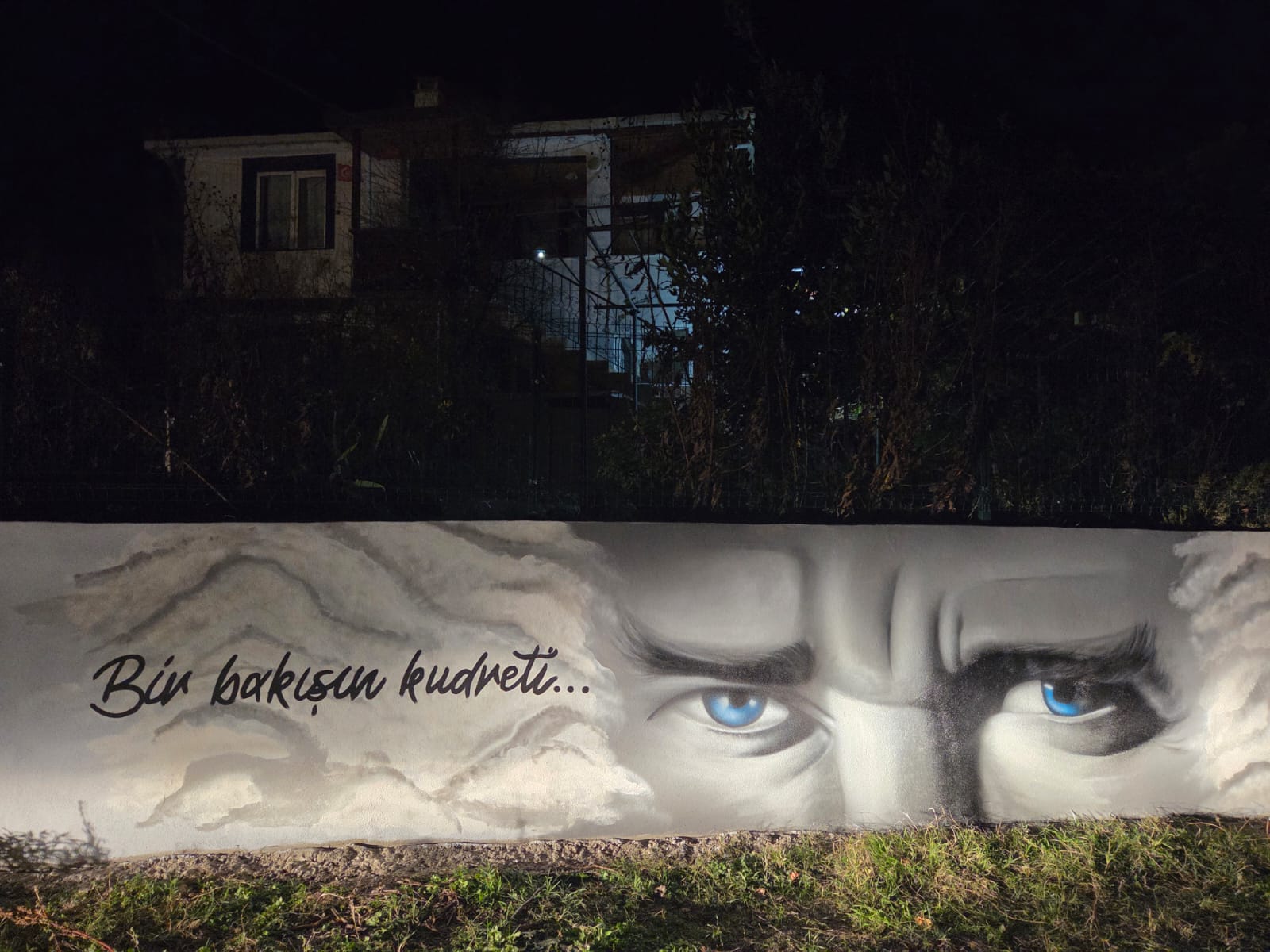 Geçerli görselin alternatif metni yok. Dosya adı: ataturk-portre.jpg