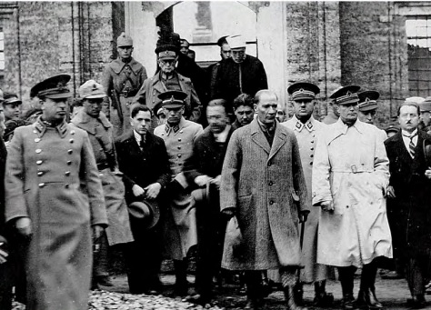 Geçerli görselin alternatif metni yok. Dosya adı: ataturk.jpg