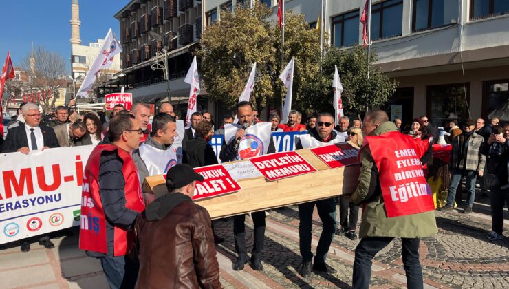 Memurlardan ‘tabutlu’ tepki! 