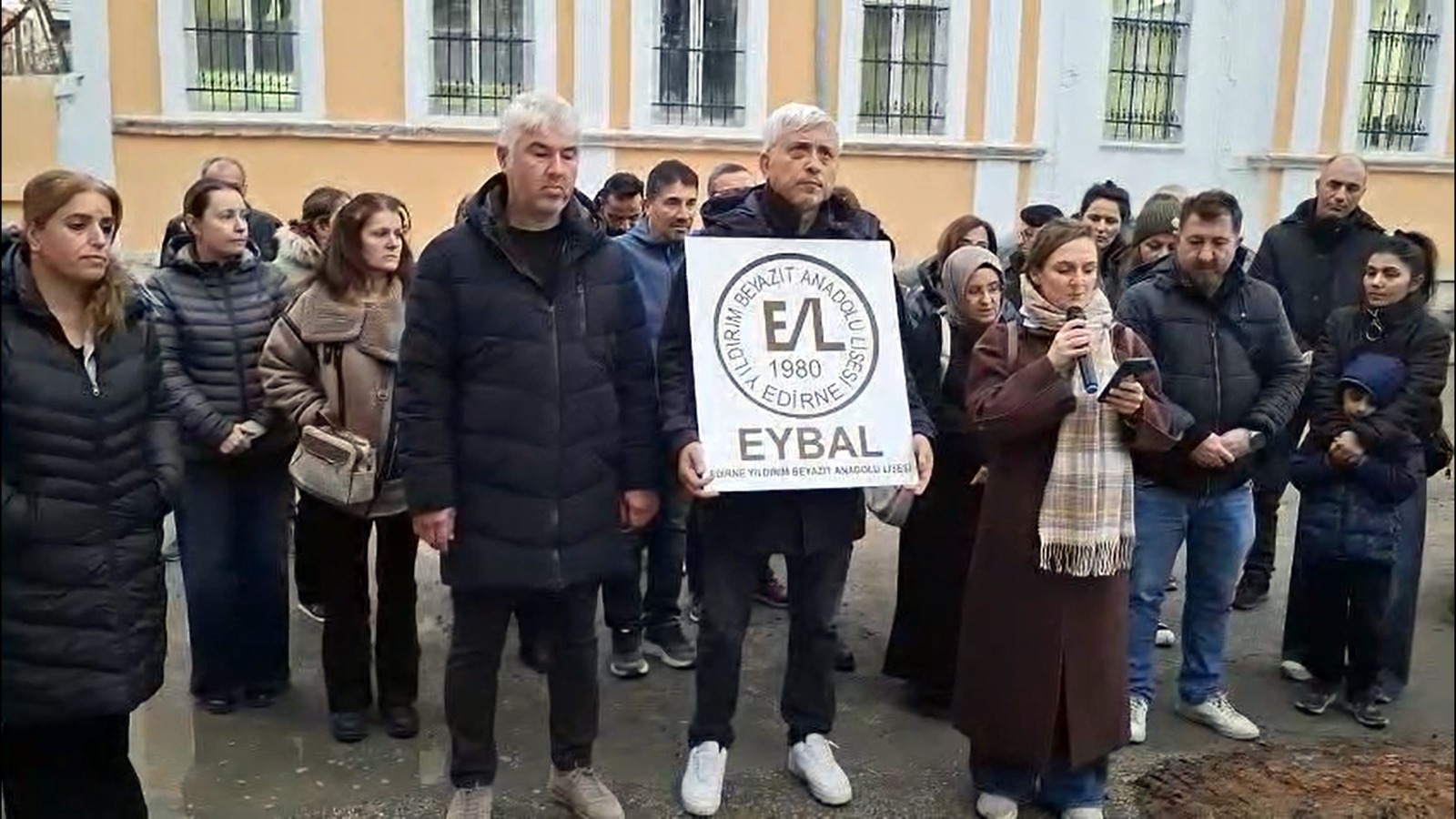 Geçerli görselin alternatif metni yok. Dosya adı: eybal1.jpg