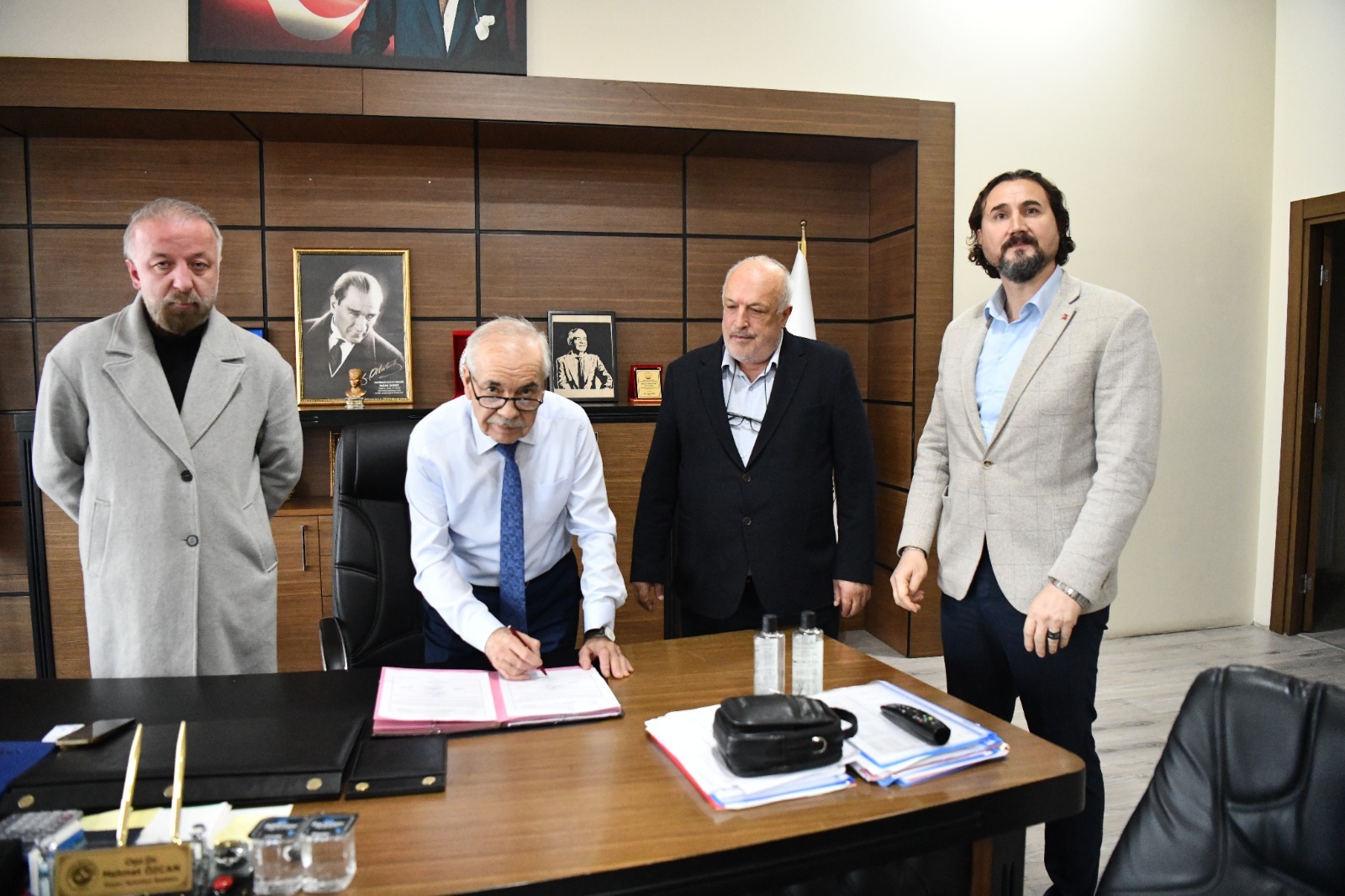 Geçerli görselin alternatif metni yok. Dosya adı: gunekab.jpg