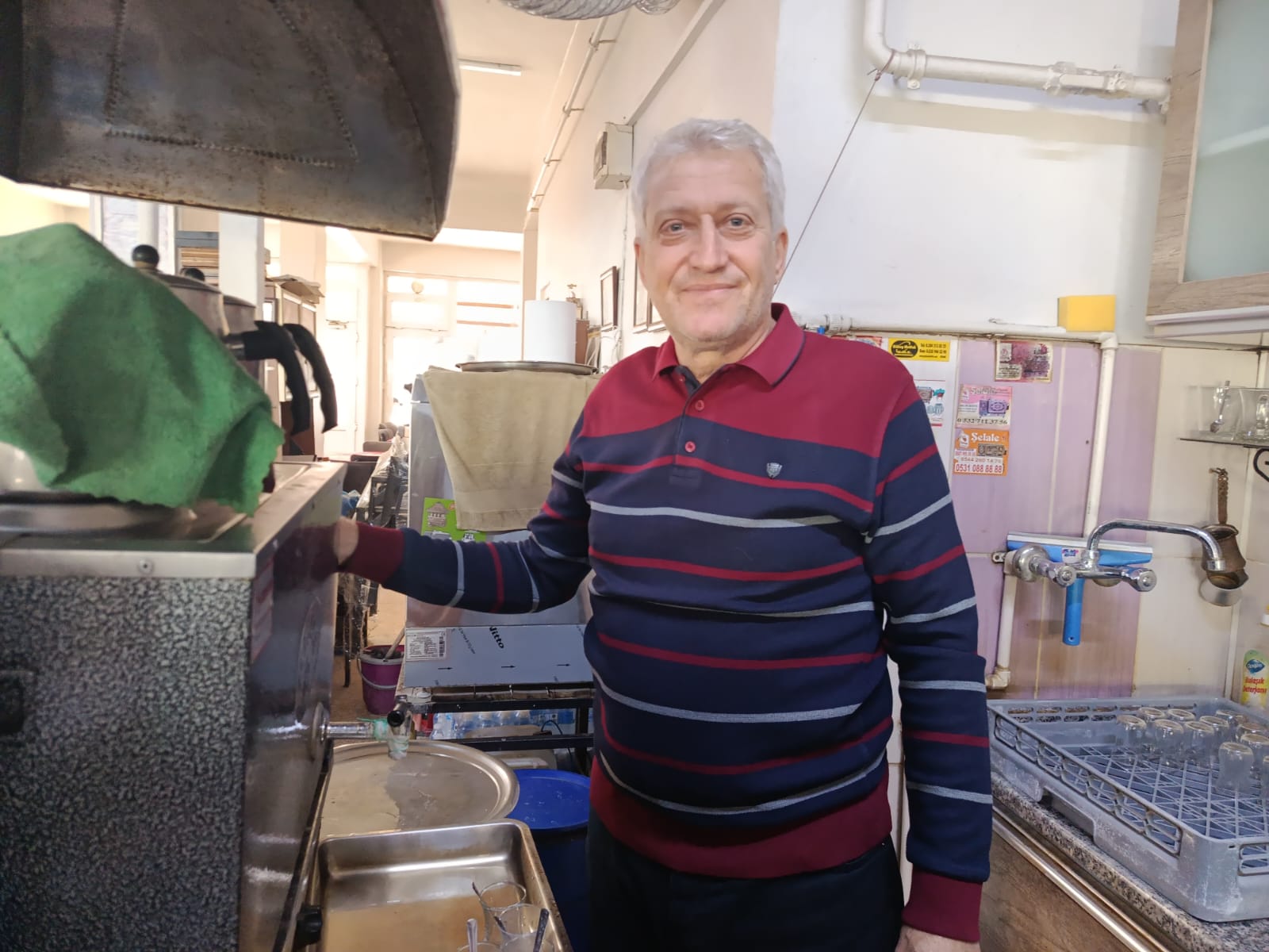 Geçerli görselin alternatif metni yok. Dosya adı: kahveci.jpg