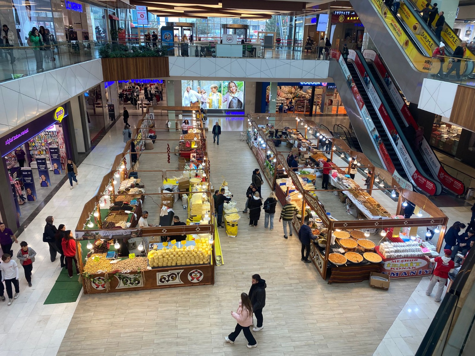 Geçerli görselin alternatif metni yok. Dosya adı: lokanta1.jpg