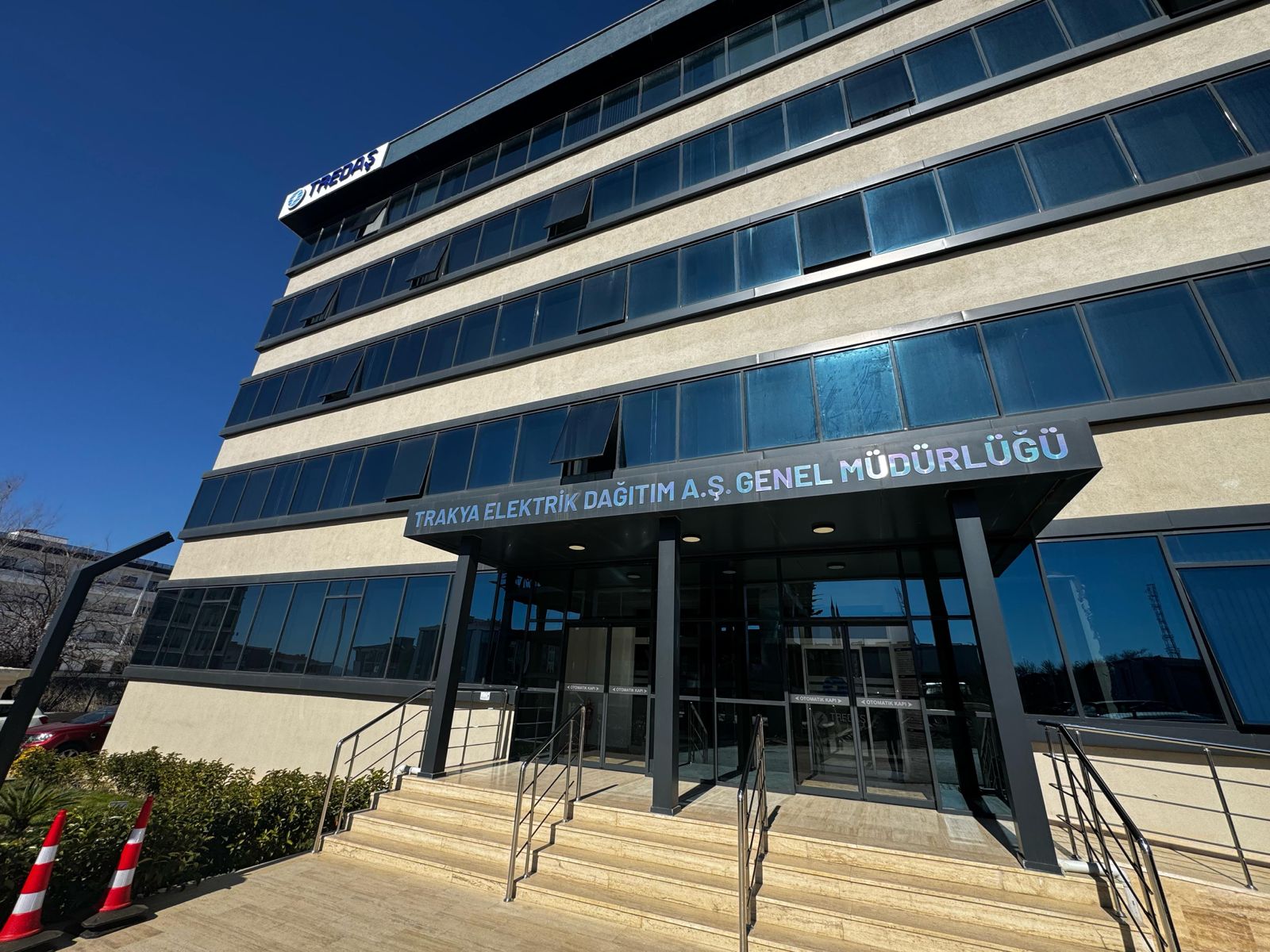 Geçerli görselin alternatif metni yok. Dosya adı: tredal.jpg