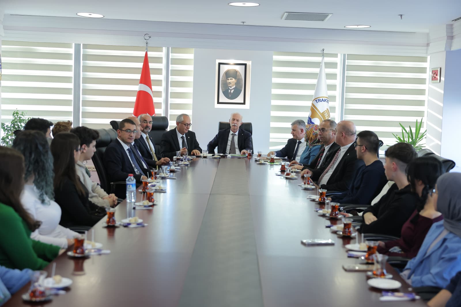 Geçerli görselin alternatif metni yok. Dosya adı: tu-yks.jpg