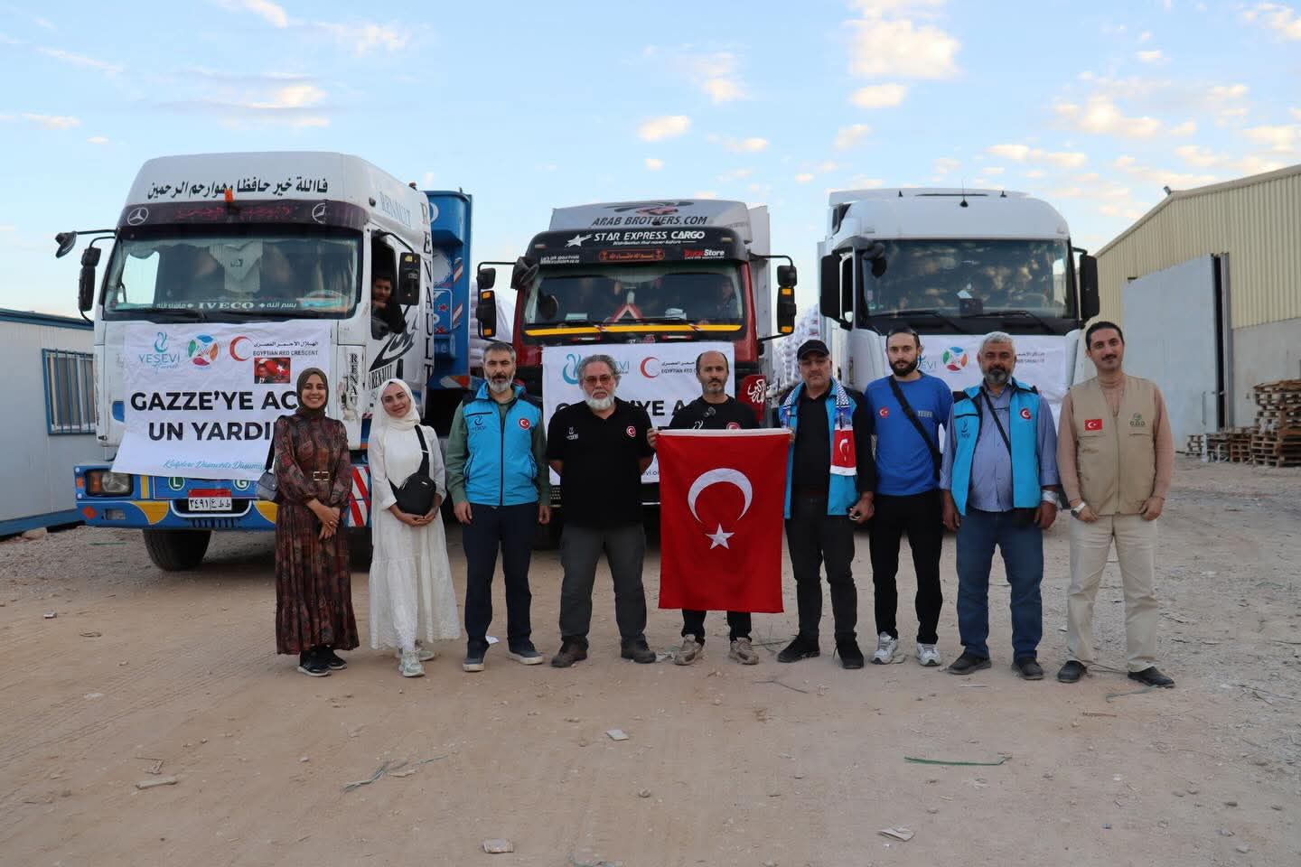 Geçerli görselin alternatif metni yok. Dosya adı: yesevi.jpg