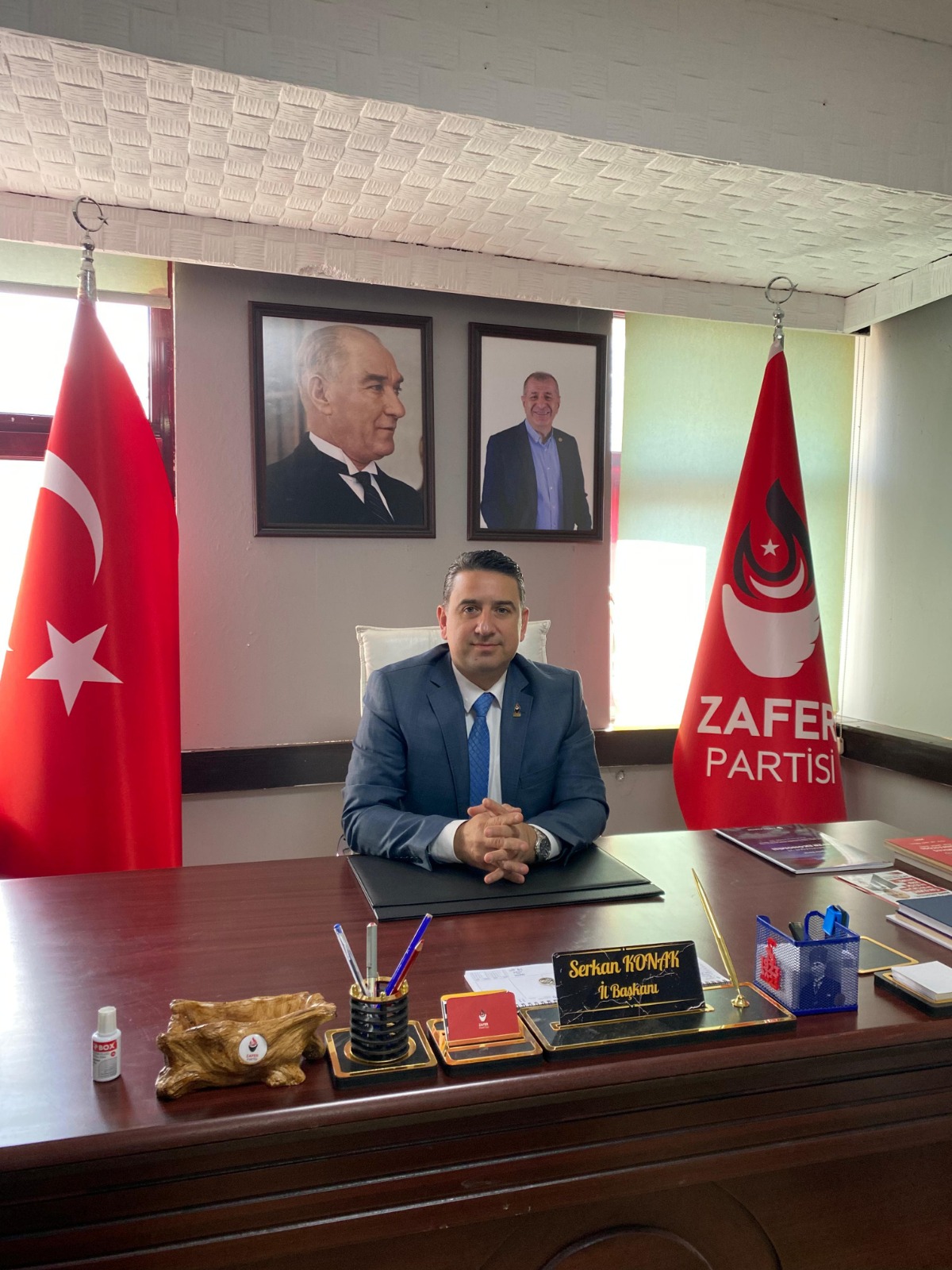 Geçerli görselin alternatif metni yok. Dosya adı: zafer.jpg