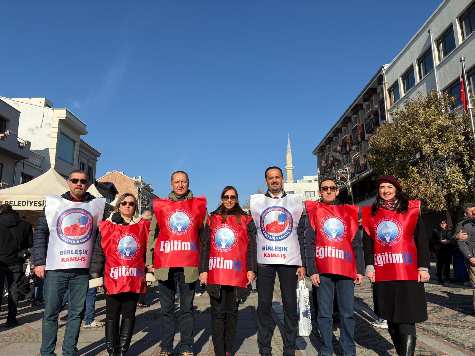 Geçerli görselin alternatif metni yok. Dosya adı: zobar.jpg