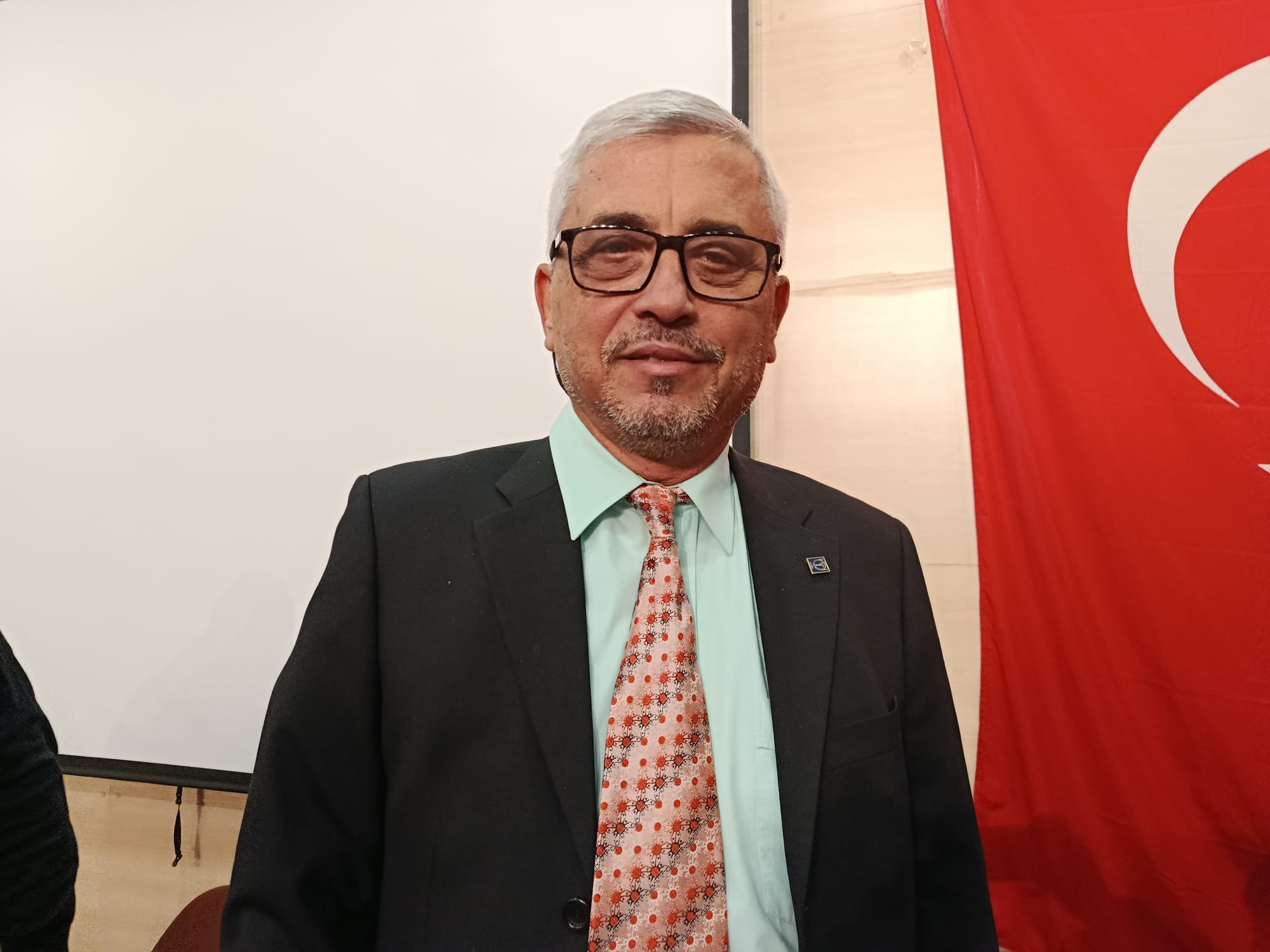 Geçerli görselin alternatif metni yok. Dosya adı: Aziz-Avukatoglu.jpg