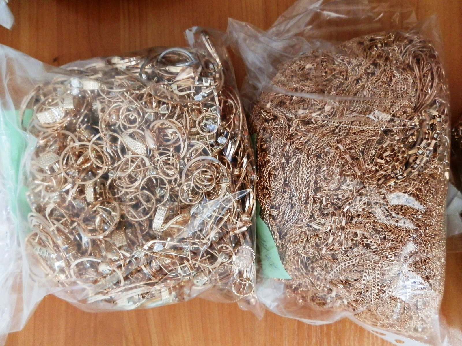 Geçerli görselin alternatif metni yok. Dosya adı: bulgar-altin.jpg