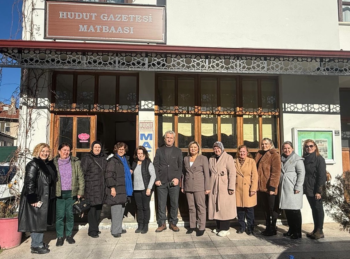 Geçerli görselin alternatif metni yok. Dosya adı: chp-kadin-kollari-1.jpg