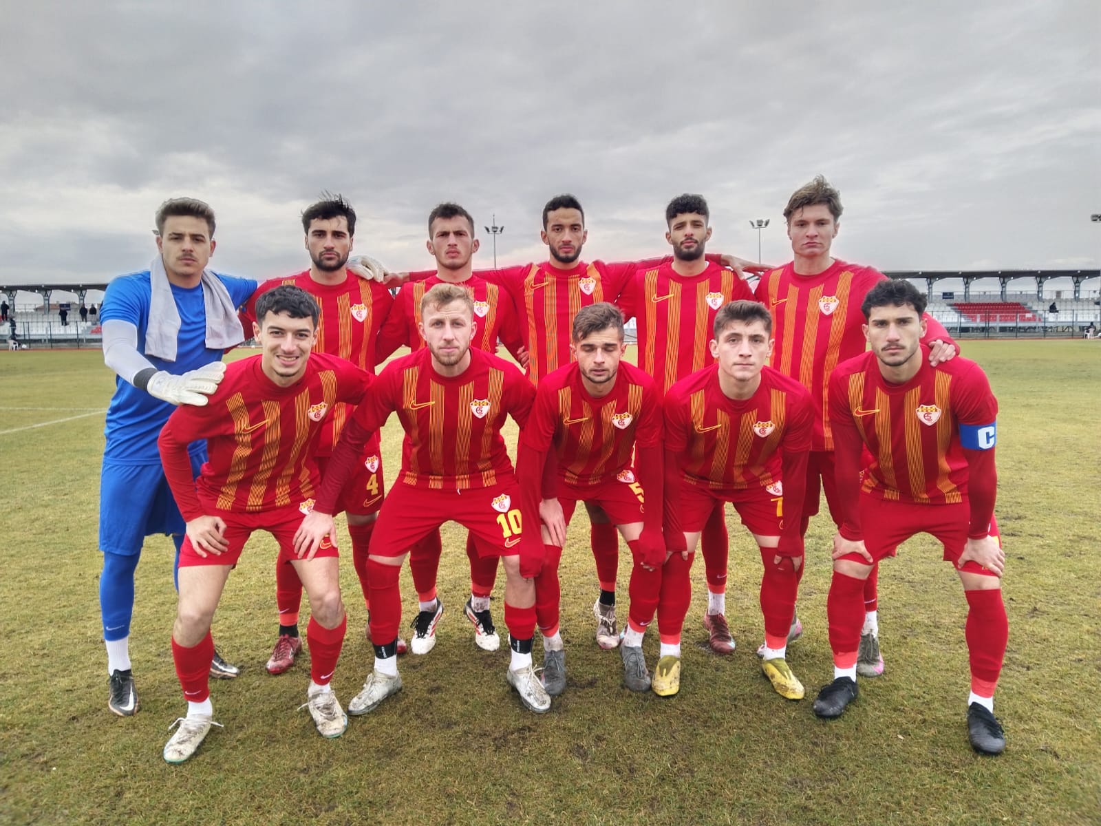 Geçerli görselin alternatif metni yok. Dosya adı: edirnespor5-4.jpg