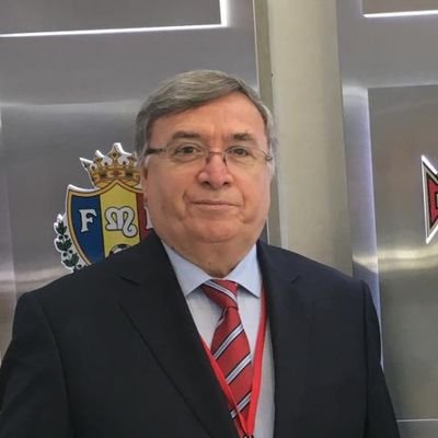 Geçerli görselin alternatif metni yok. Dosya adı: erdal-kesebir.jpg