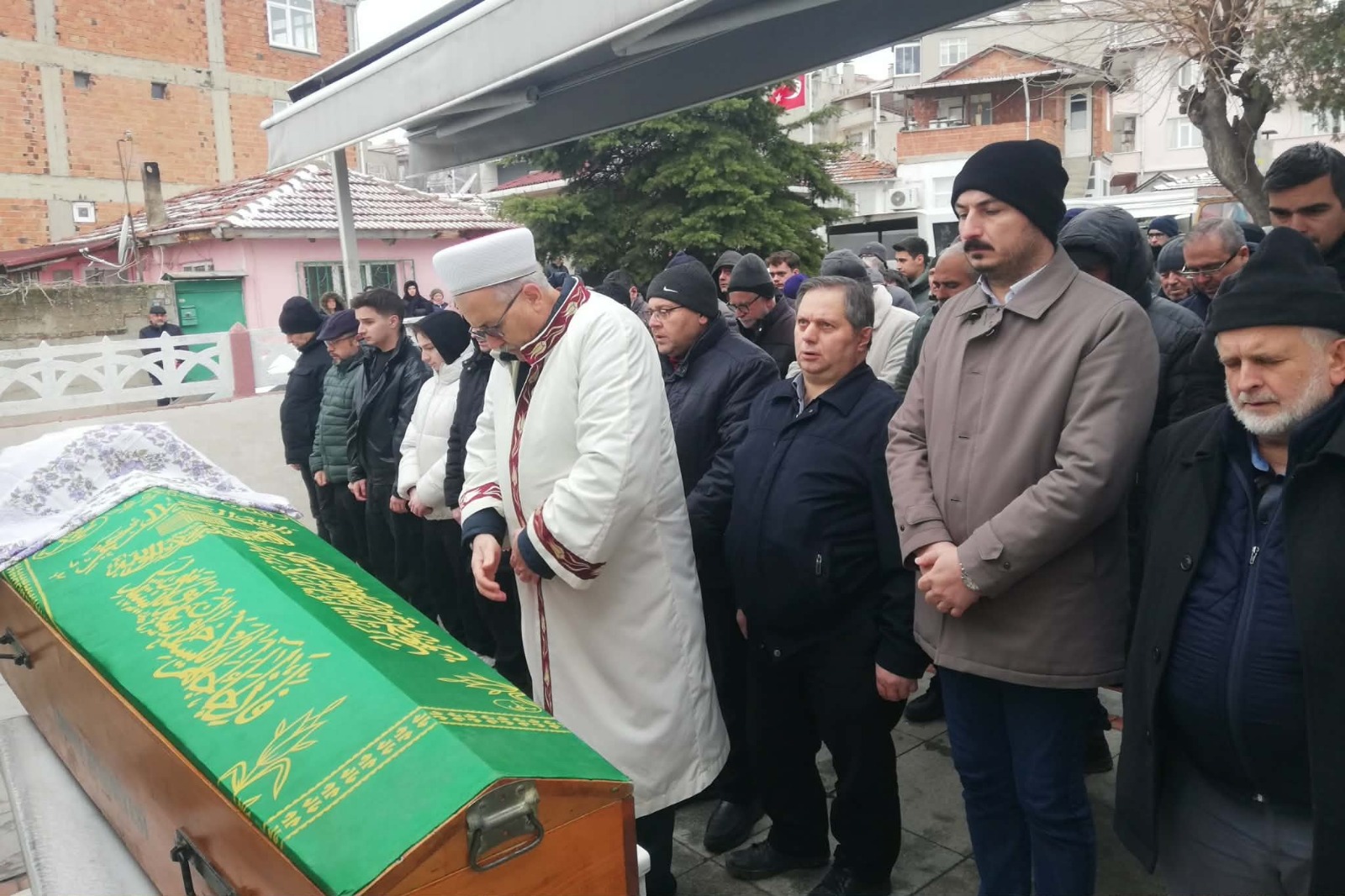 Geçerli görselin alternatif metni yok. Dosya adı: gulbaba.jpg