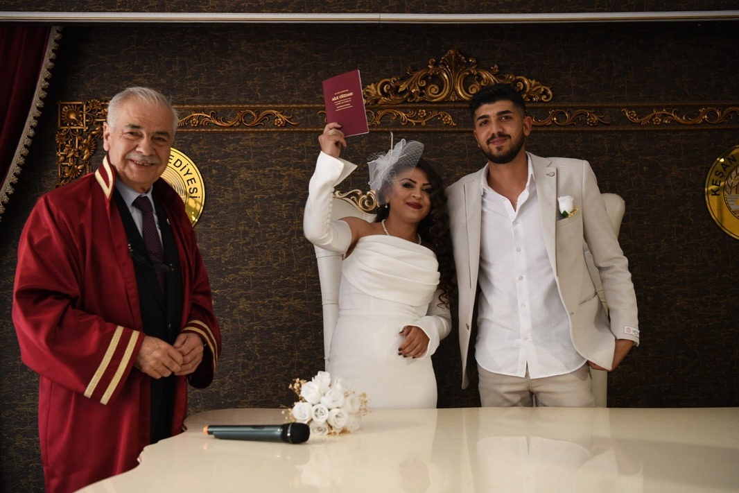 Geçerli görselin alternatif metni yok. Dosya adı: kesan-evlenme.jpg