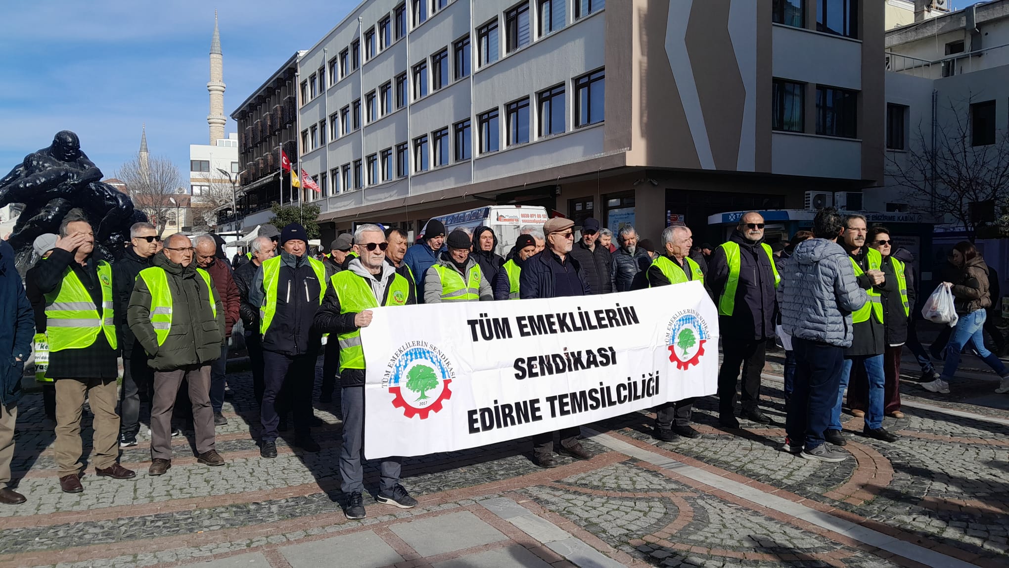 Geçerli görselin alternatif metni yok. Dosya adı: tum-emekli-sen1.jpg