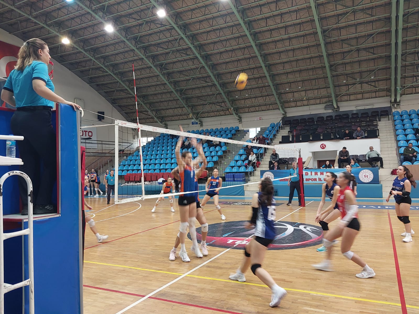 Geçerli görselin alternatif metni yok. Dosya adı: voleybol-1.jpg
