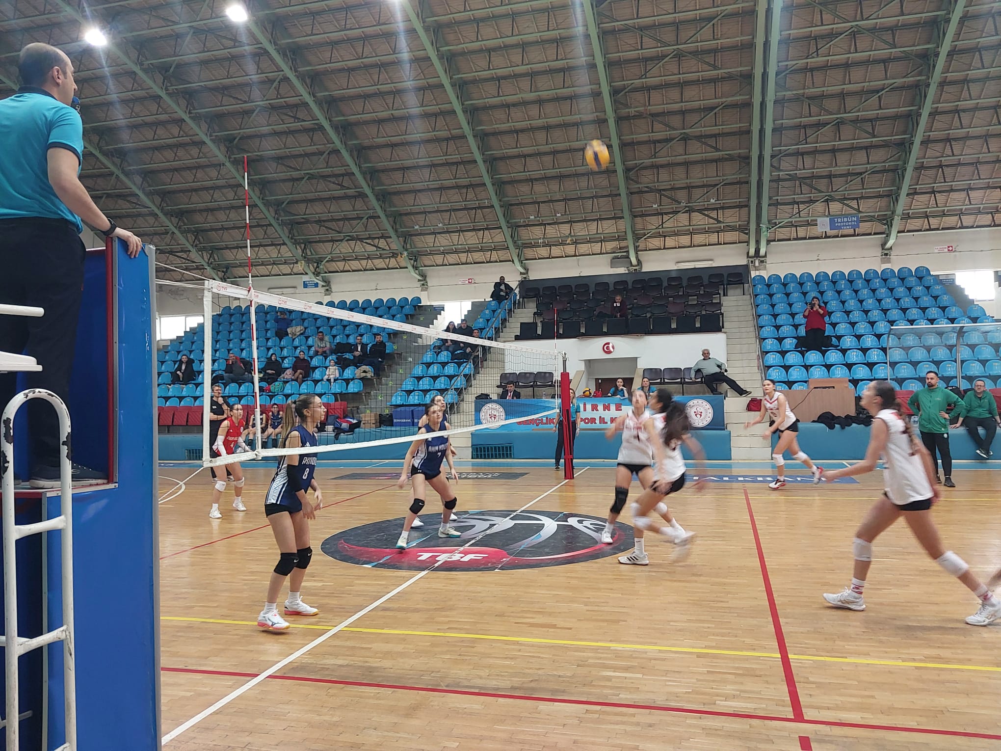 Geçerli görselin alternatif metni yok. Dosya adı: voleybol1.jpg