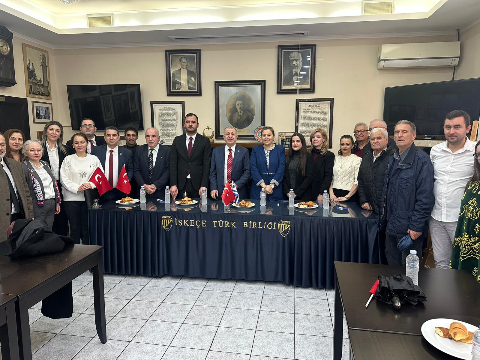 Geçerli görselin alternatif metni yok. Dosya adı: zafer-partisi.jpg