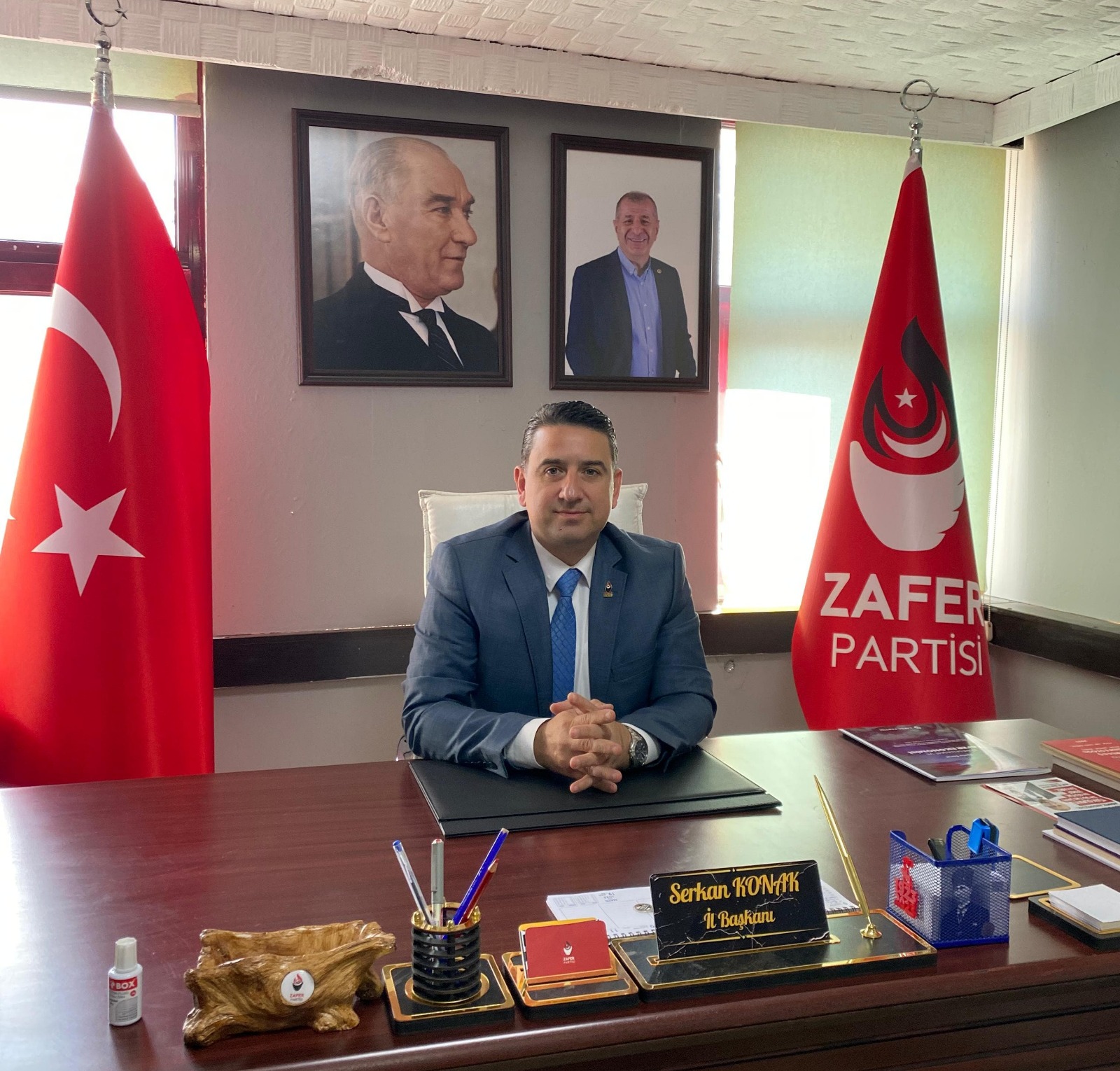 Geçerli görselin alternatif metni yok. Dosya adı: zafer.jpg