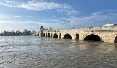Meriç’in debisi yarı yarıya