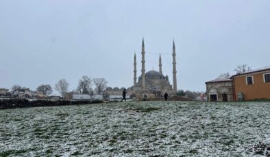 Edirne beyaz örtüye uyandı!