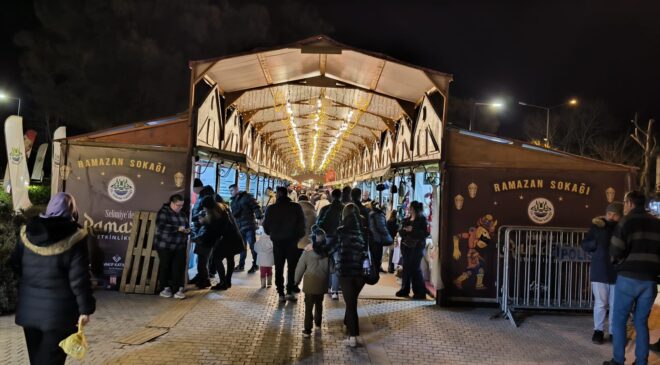 ‘Ramazan Sokağı’ kapılarını açtı