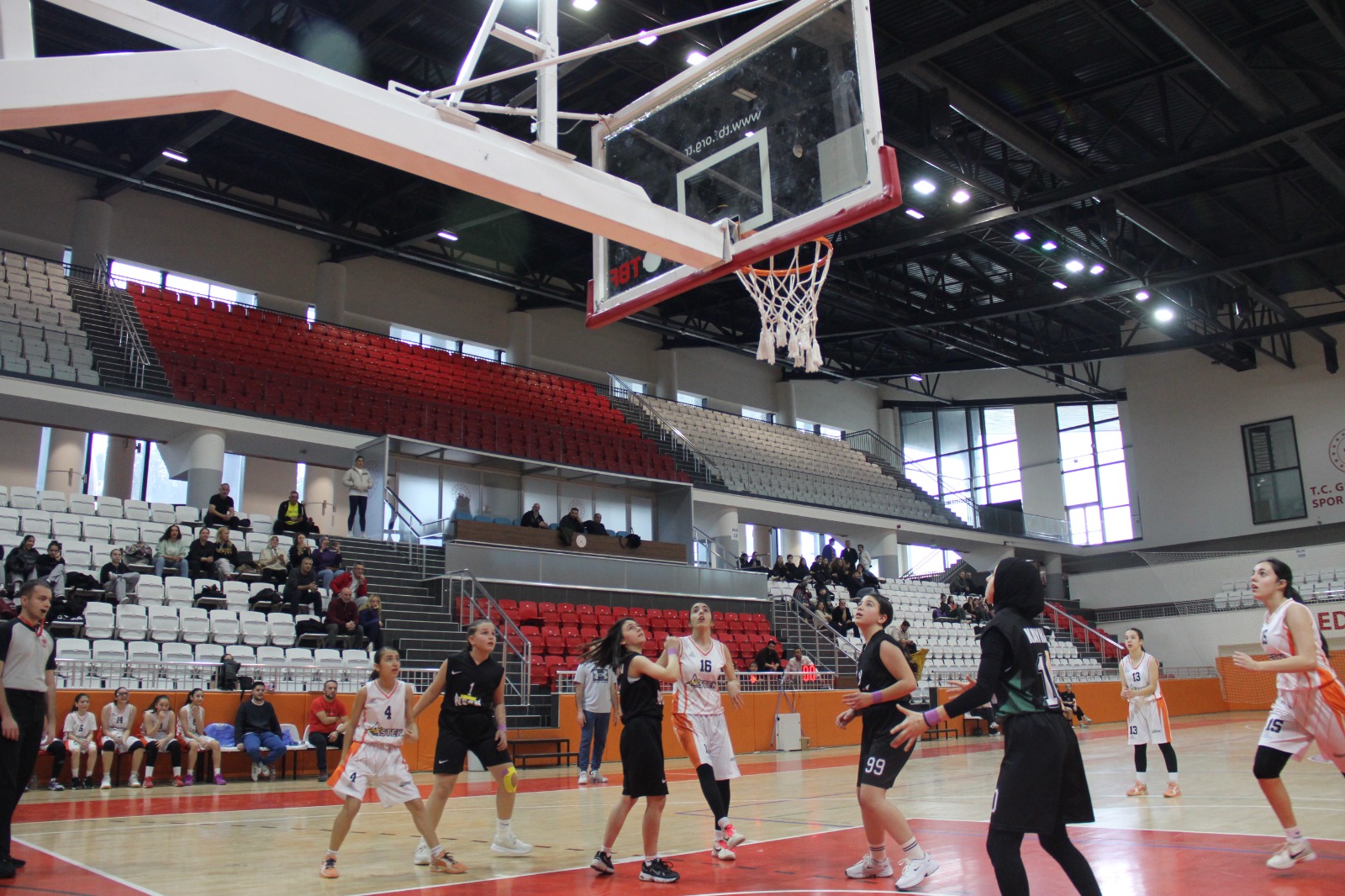 Geçerli görselin alternatif metni yok. Dosya adı: basket-yildizlari1.jpg