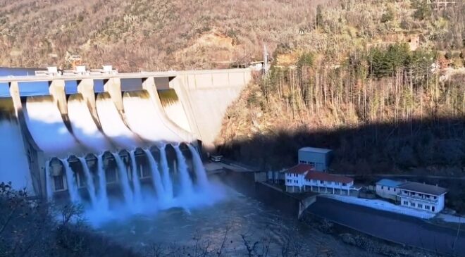 3 barajdan saniyede 1322 metreküp su deşarj