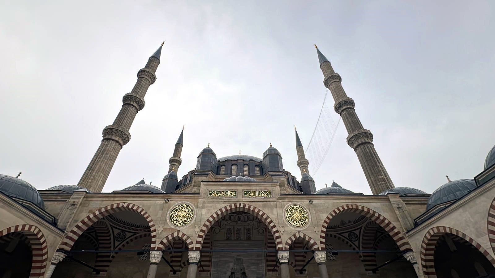 Geçerli görselin alternatif metni yok. Dosya adı: cami13.jpg