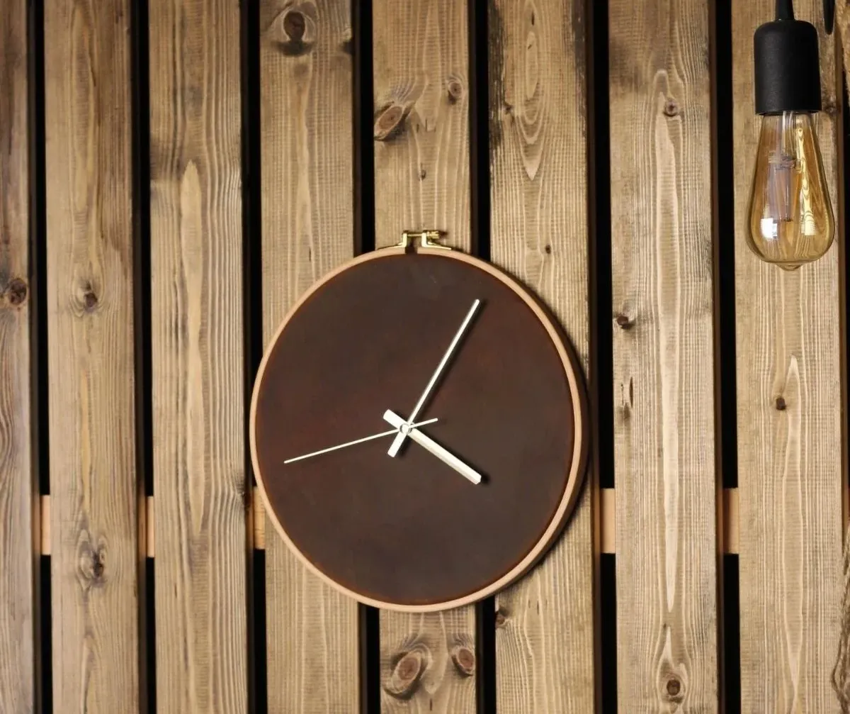 Geçerli görselin alternatif metni yok. Dosya adı: deri-saat.webp