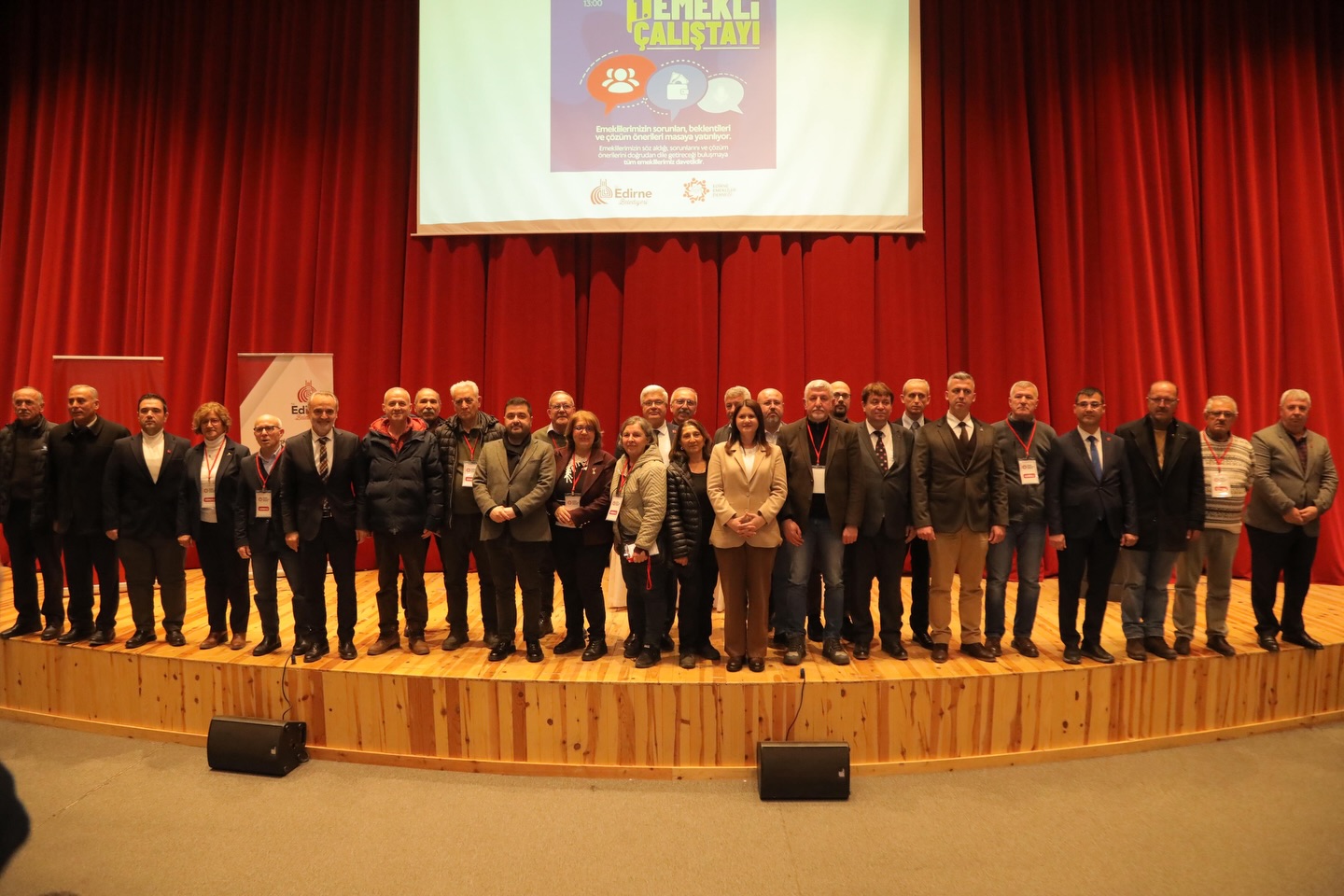 Geçerli görselin alternatif metni yok. Dosya adı: emekliler-1.jpg