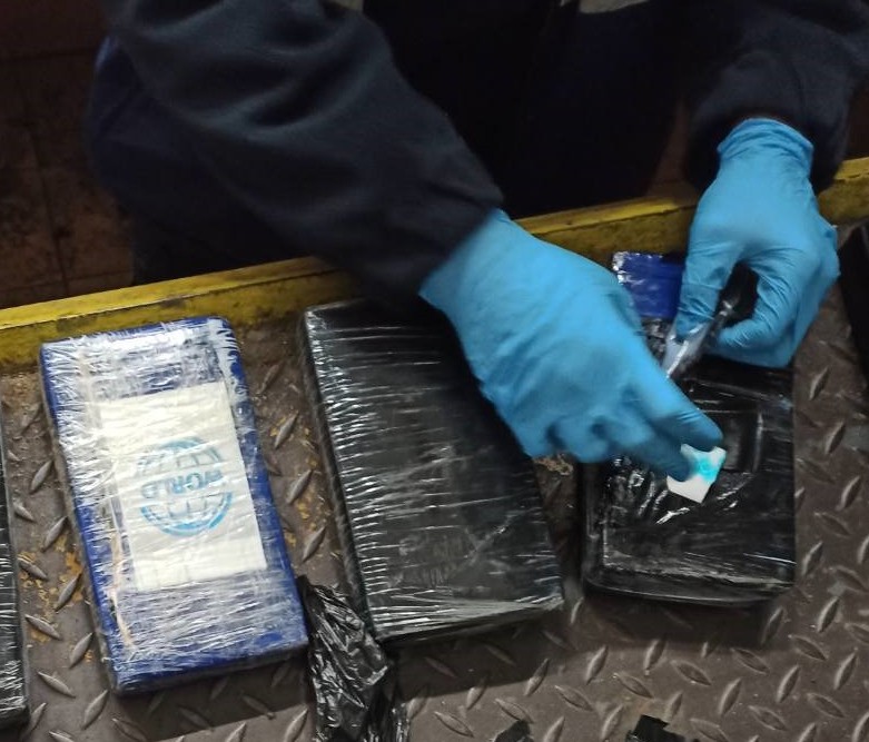 Geçerli görselin alternatif metni yok. Dosya adı: kokain-silah.jpg