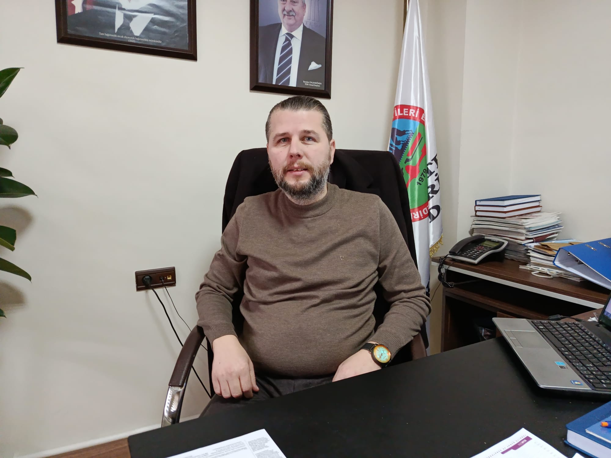 Geçerli görselin alternatif metni yok. Dosya adı: mano.jpg