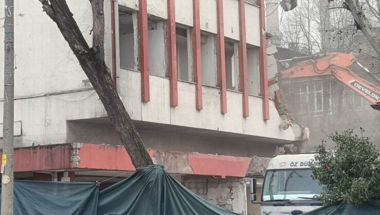 Orduevi’nin yıkımına başlandı!