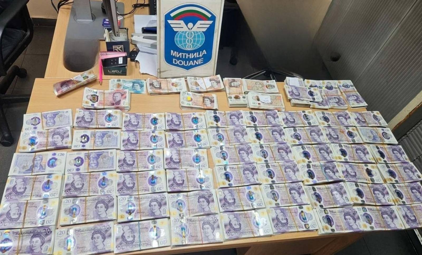 Geçerli görselin alternatif metni yok. Dosya adı: para.jpg